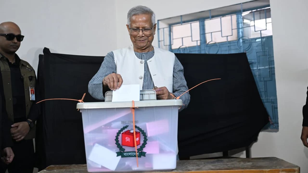 ত্রয়োদশ সংসদ নির্বাচন ও গণভোটে ভোট দিয়েছেন প্রধান উপদেষ্টা প্রফেসর ড. মুহাম্মদ ইউনূস- খবরের থাম্বনেইল ফটো